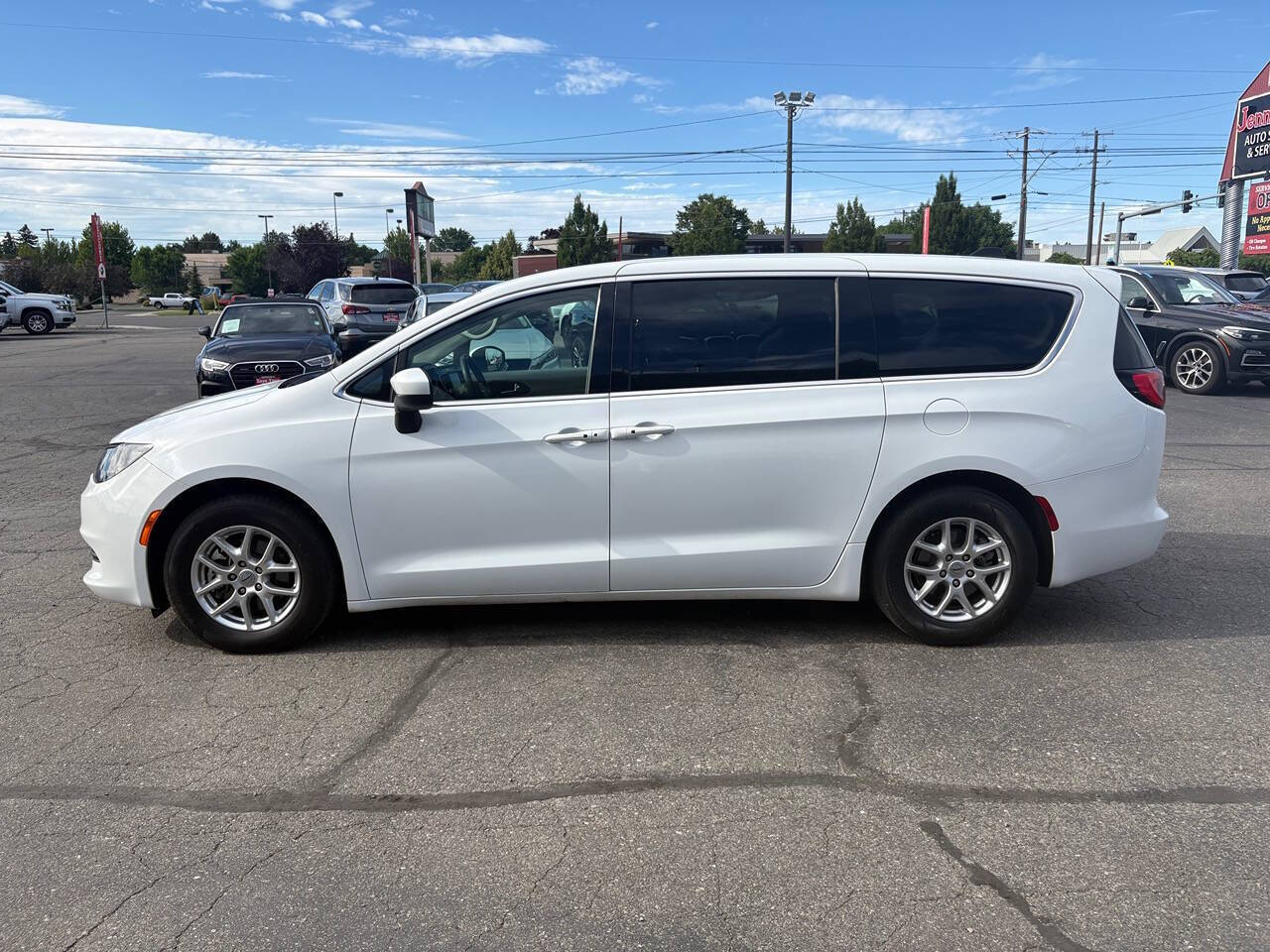 2023 Chrysler Voyager LX 4dr Mini Van