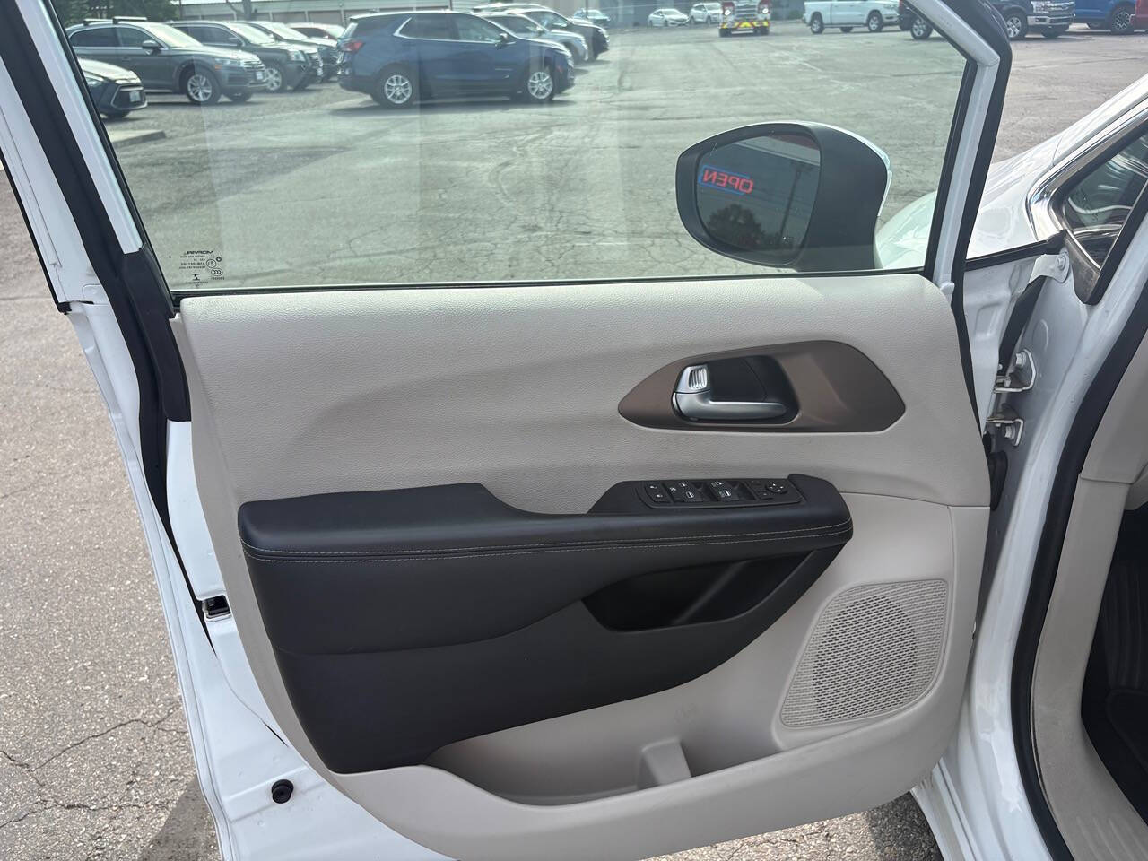 2023 Chrysler Voyager LX 4dr Mini Van