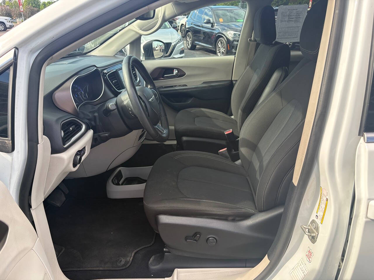 2023 Chrysler Voyager LX 4dr Mini Van