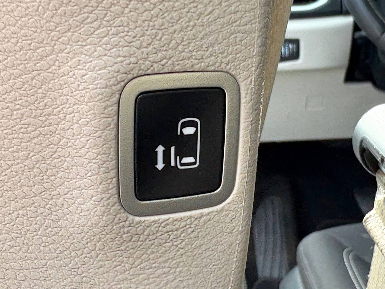 2023 Chrysler Voyager LX 4dr Mini Van