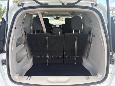 2023 Chrysler Voyager LX 4dr Mini Van