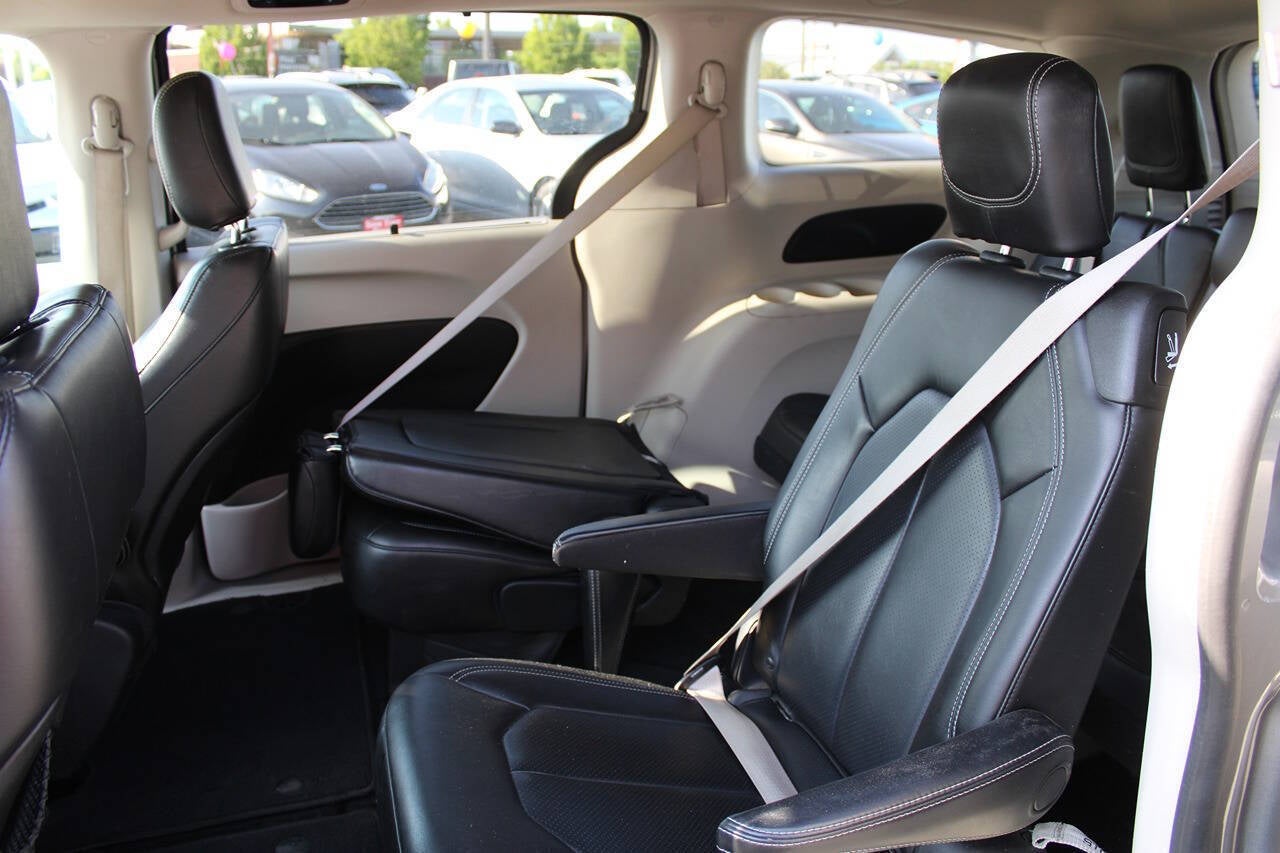 2021 Chrysler Voyager LXi 4dr Mini Van