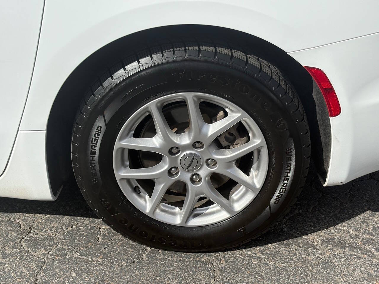 2024 Chrysler Pacifica Touring 4dr Mini Van
