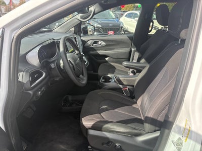 2024 Chrysler Pacifica Touring 4dr Mini Van