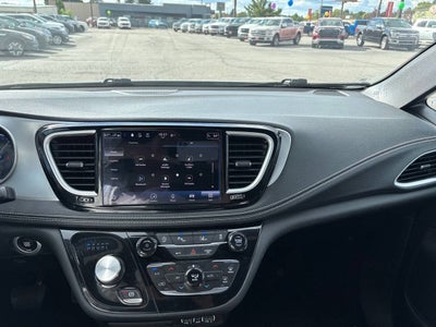 2024 Chrysler Pacifica Touring 4dr Mini Van