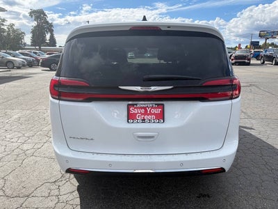 2024 Chrysler Pacifica Touring 4dr Mini Van