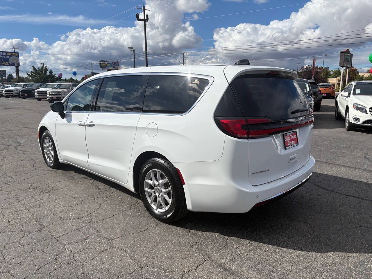 2024 Chrysler Pacifica Touring 4dr Mini Van
