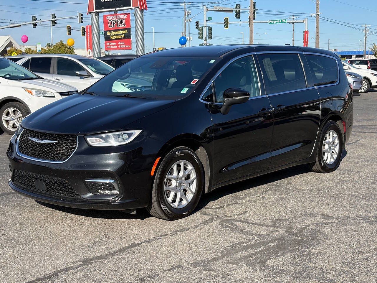 2023 Chrysler Pacifica Touring 4dr Mini Van