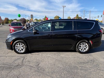 2023 Chrysler Pacifica Touring 4dr Mini Van