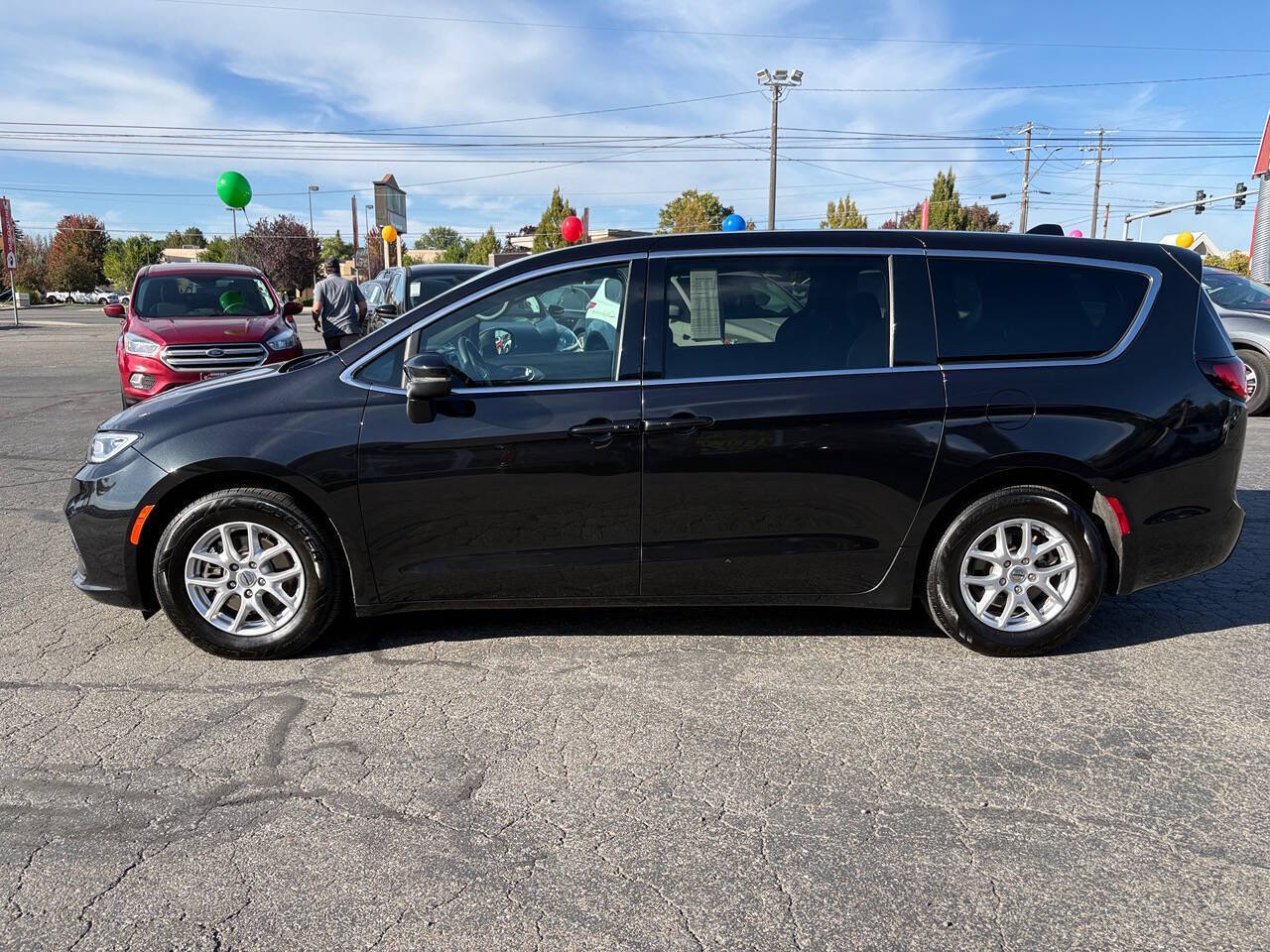 2023 Chrysler Pacifica Touring 4dr Mini Van