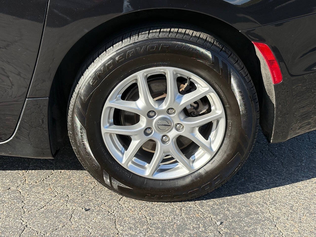 2023 Chrysler Pacifica Touring 4dr Mini Van