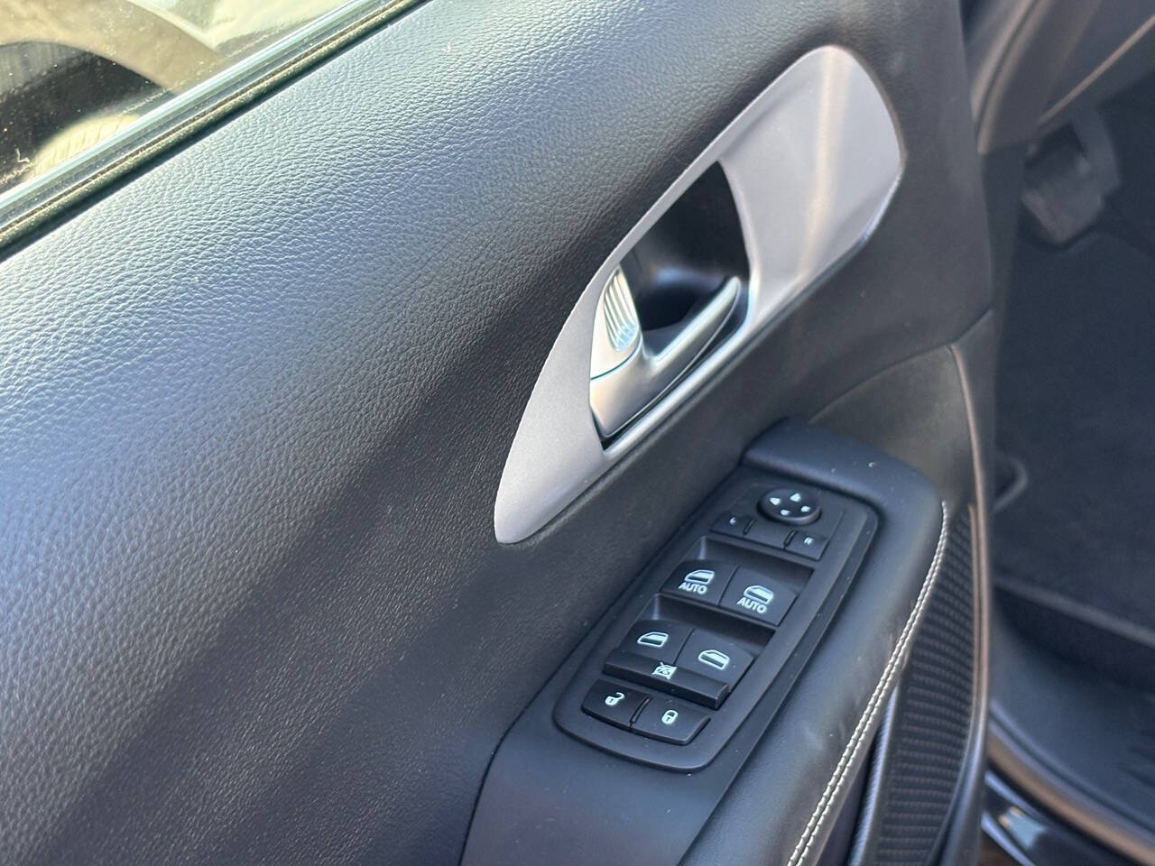 2023 Chrysler Pacifica Touring 4dr Mini Van