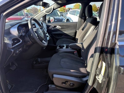 2023 Chrysler Pacifica Touring 4dr Mini Van