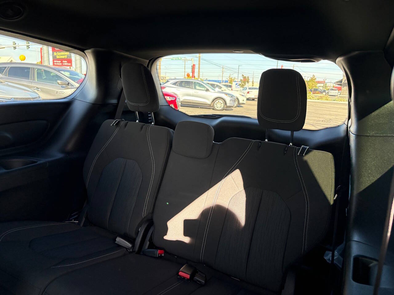 2023 Chrysler Pacifica Touring 4dr Mini Van