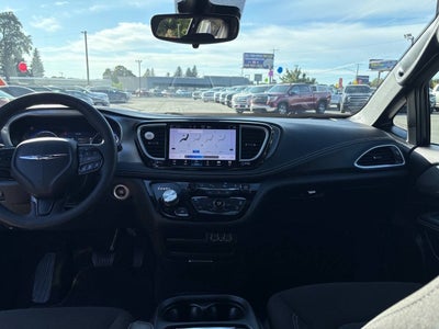 2023 Chrysler Pacifica Touring 4dr Mini Van