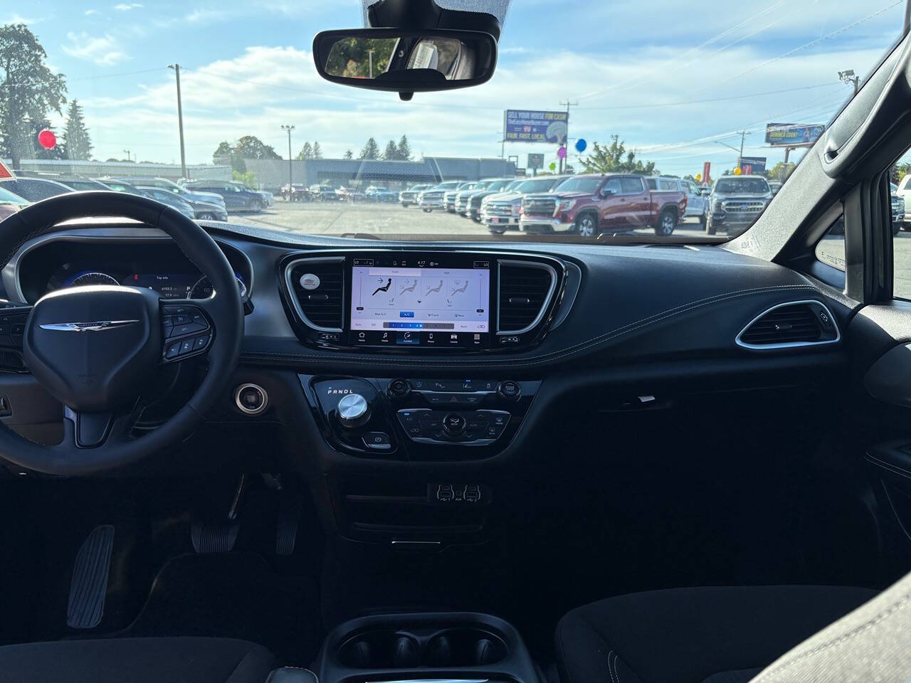2023 Chrysler Pacifica Touring 4dr Mini Van