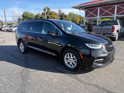 2023 Chrysler Pacifica Touring 4dr Mini Van
