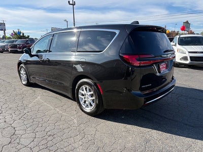 2023 Chrysler Pacifica Touring 4dr Mini Van