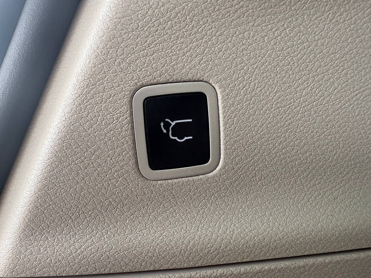 2023 Chrysler Pacifica Limited 4dr Mini Van
