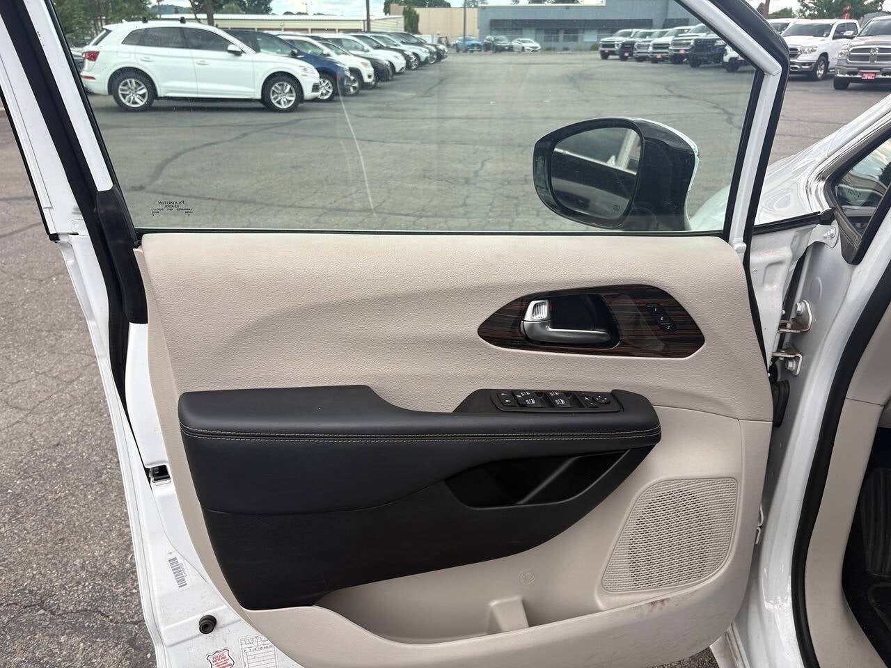 2023 Chrysler Pacifica Limited 4dr Mini Van