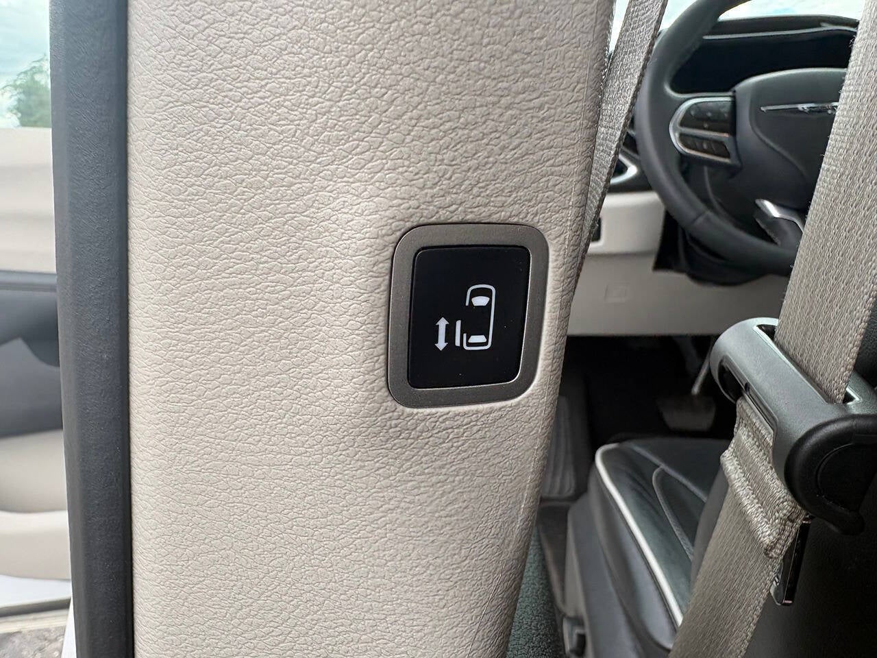 2023 Chrysler Pacifica Limited 4dr Mini Van