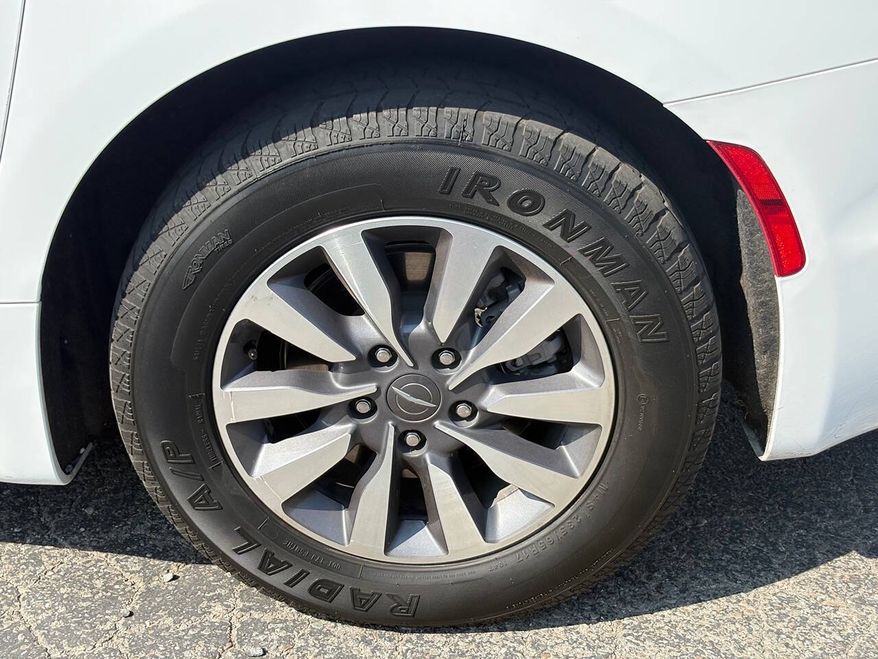 2024 Chrysler Pacifica Plug-In Hybrid Select 4dr Mini Van