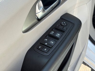 2024 Chrysler Pacifica Plug-In Hybrid Select 4dr Mini Van