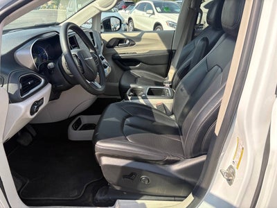 2024 Chrysler Pacifica Plug-In Hybrid Select 4dr Mini Van