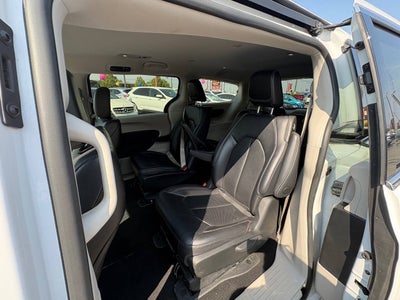 2024 Chrysler Pacifica Plug-In Hybrid Select 4dr Mini Van