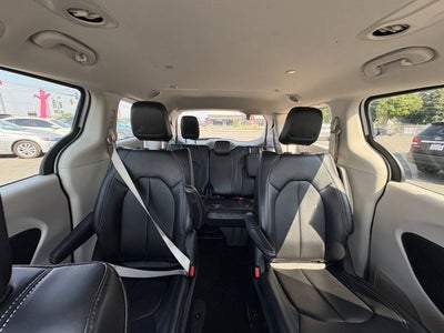 2024 Chrysler Pacifica Plug-In Hybrid Select 4dr Mini Van