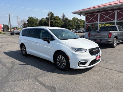 2024 Chrysler Pacifica Plug-In Hybrid Select 4dr Mini Van
