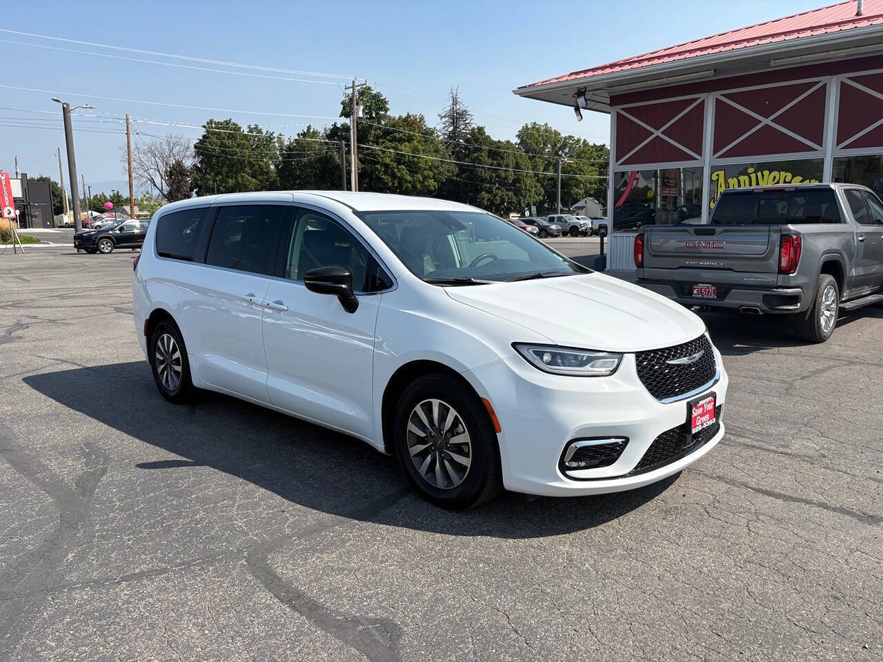 2024 Chrysler Pacifica Plug-In Hybrid Select 4dr Mini Van