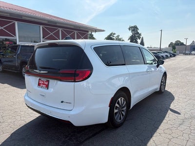 2024 Chrysler Pacifica Plug-In Hybrid Select 4dr Mini Van