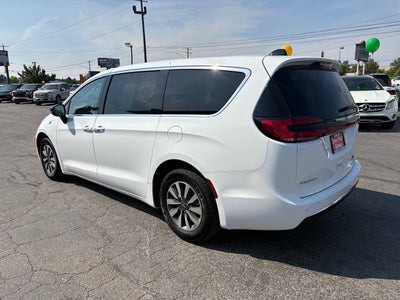 2024 Chrysler Pacifica Plug-In Hybrid Select 4dr Mini Van