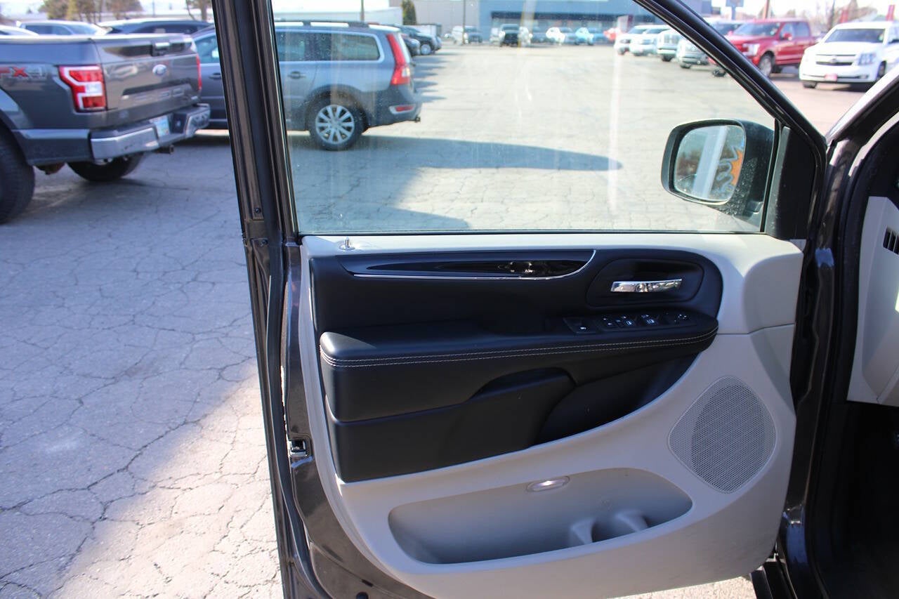 2020 Dodge Grand Caravan SXT 4dr Mini Van