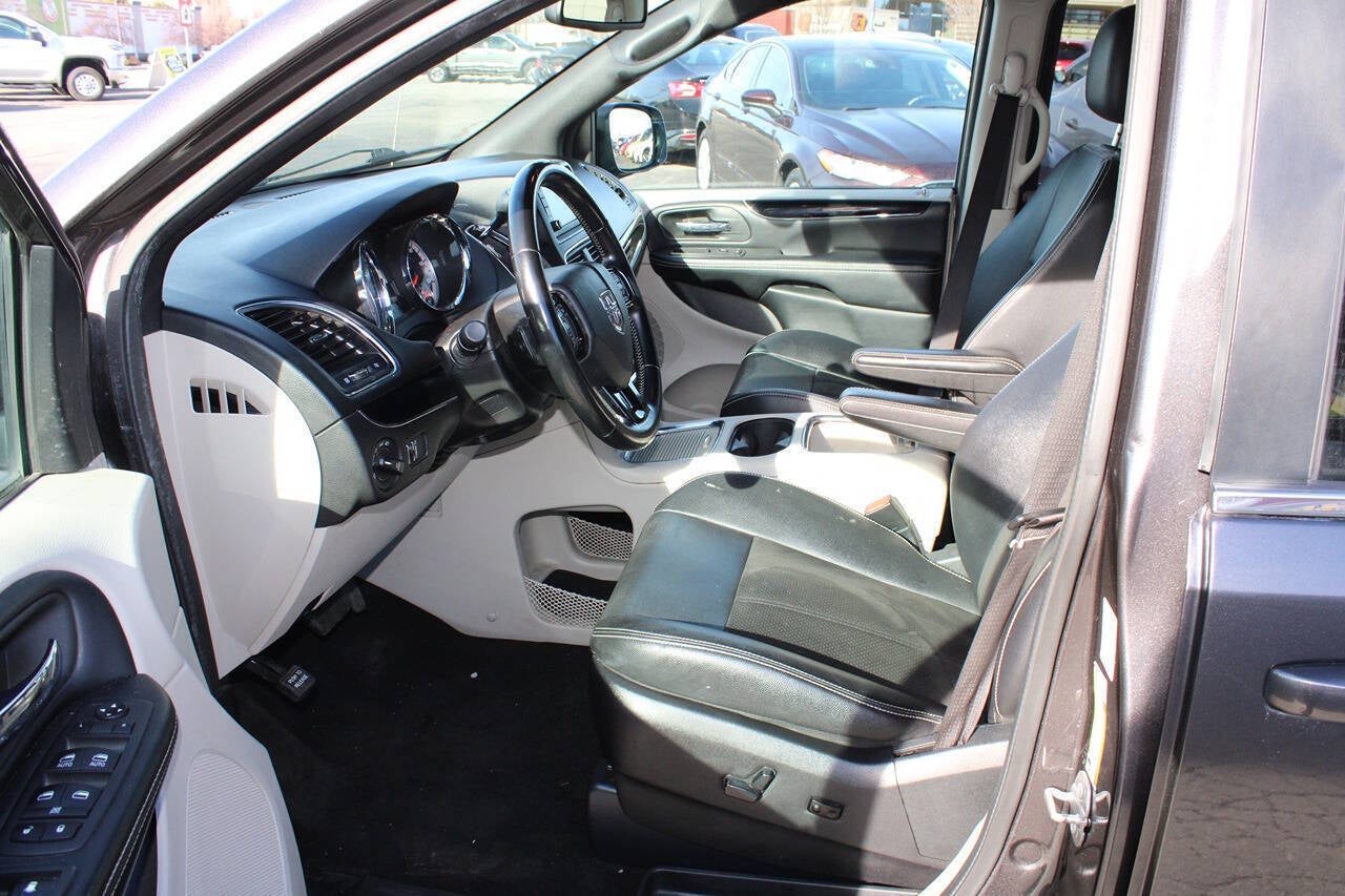 2020 Dodge Grand Caravan SXT 4dr Mini Van