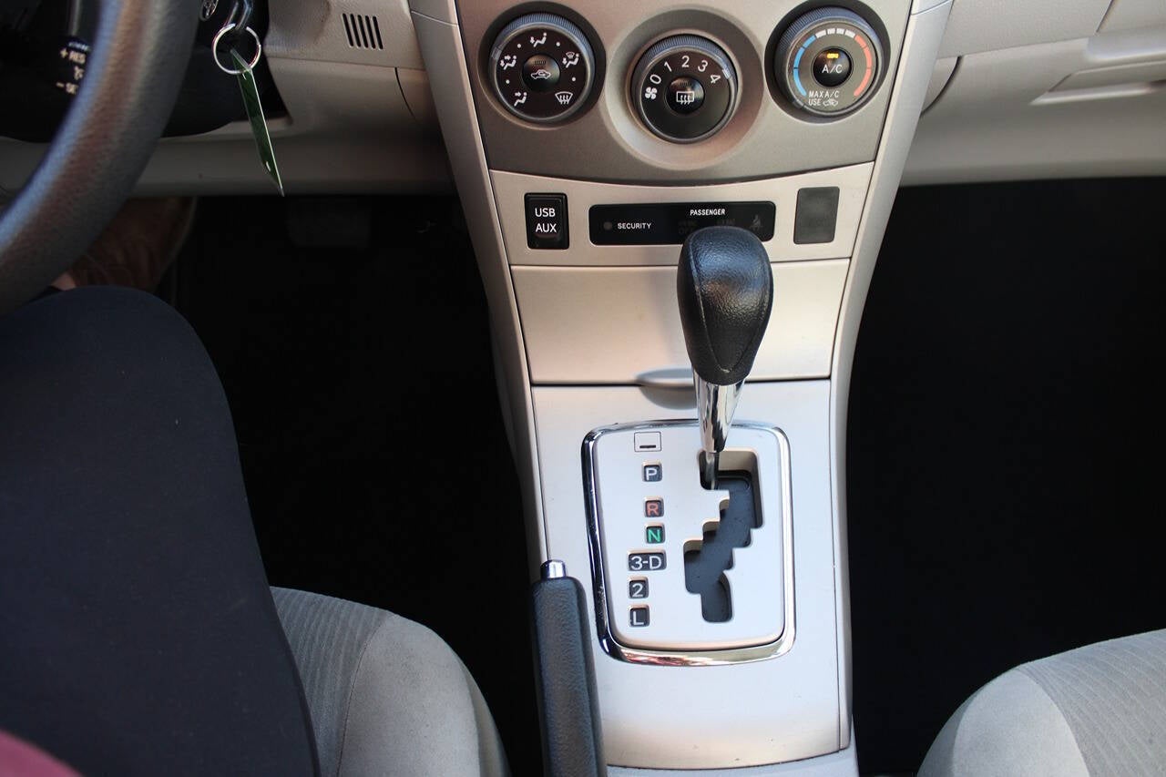 2012 Toyota Corolla LE 4dr Sedan 4A