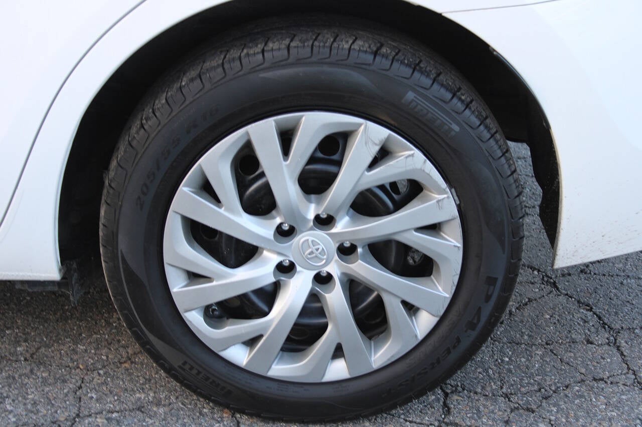 2018 Toyota Corolla LE 4dr Sedan