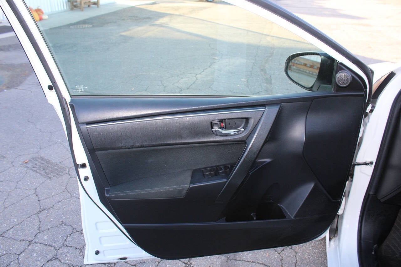 2018 Toyota Corolla LE 4dr Sedan