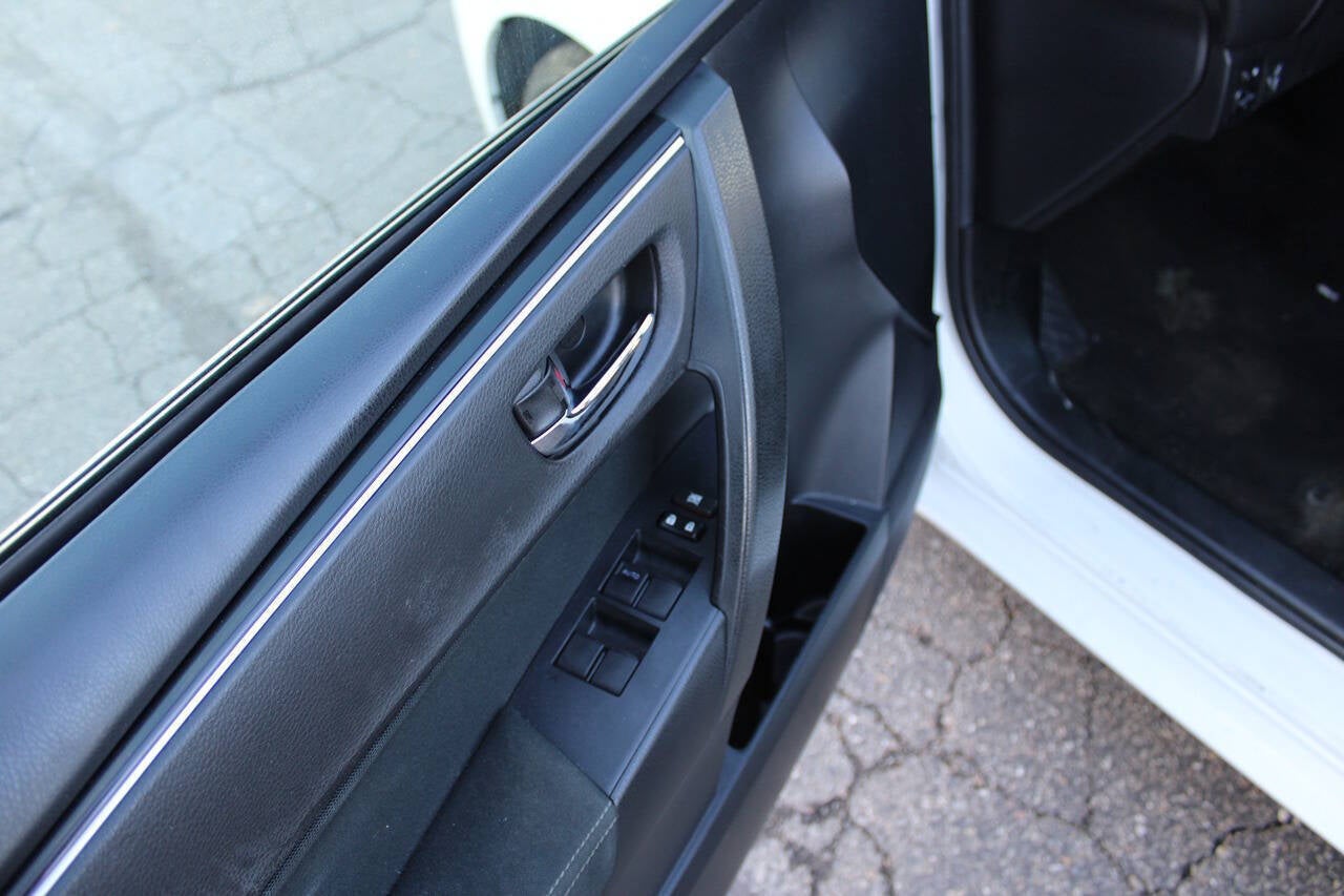 2018 Toyota Corolla LE 4dr Sedan