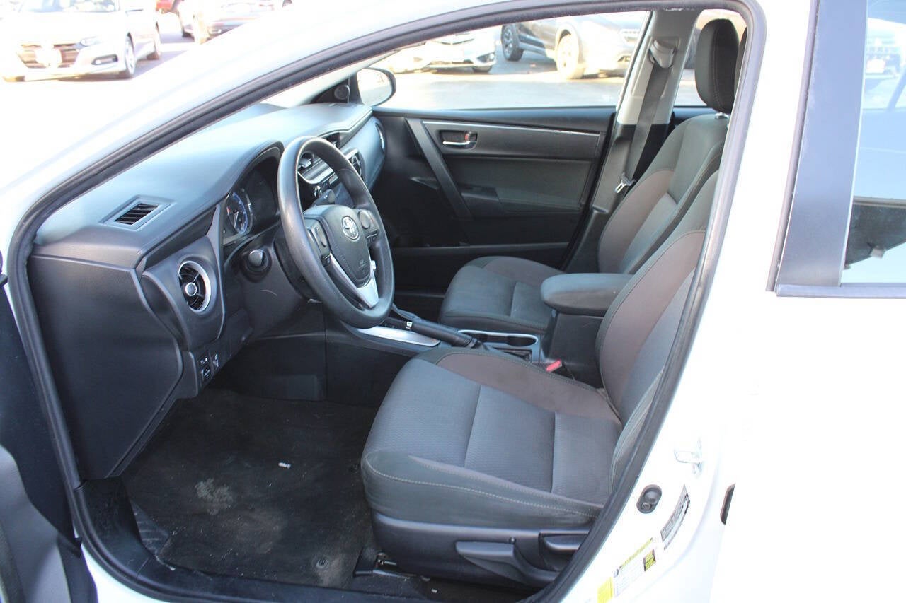 2018 Toyota Corolla LE 4dr Sedan