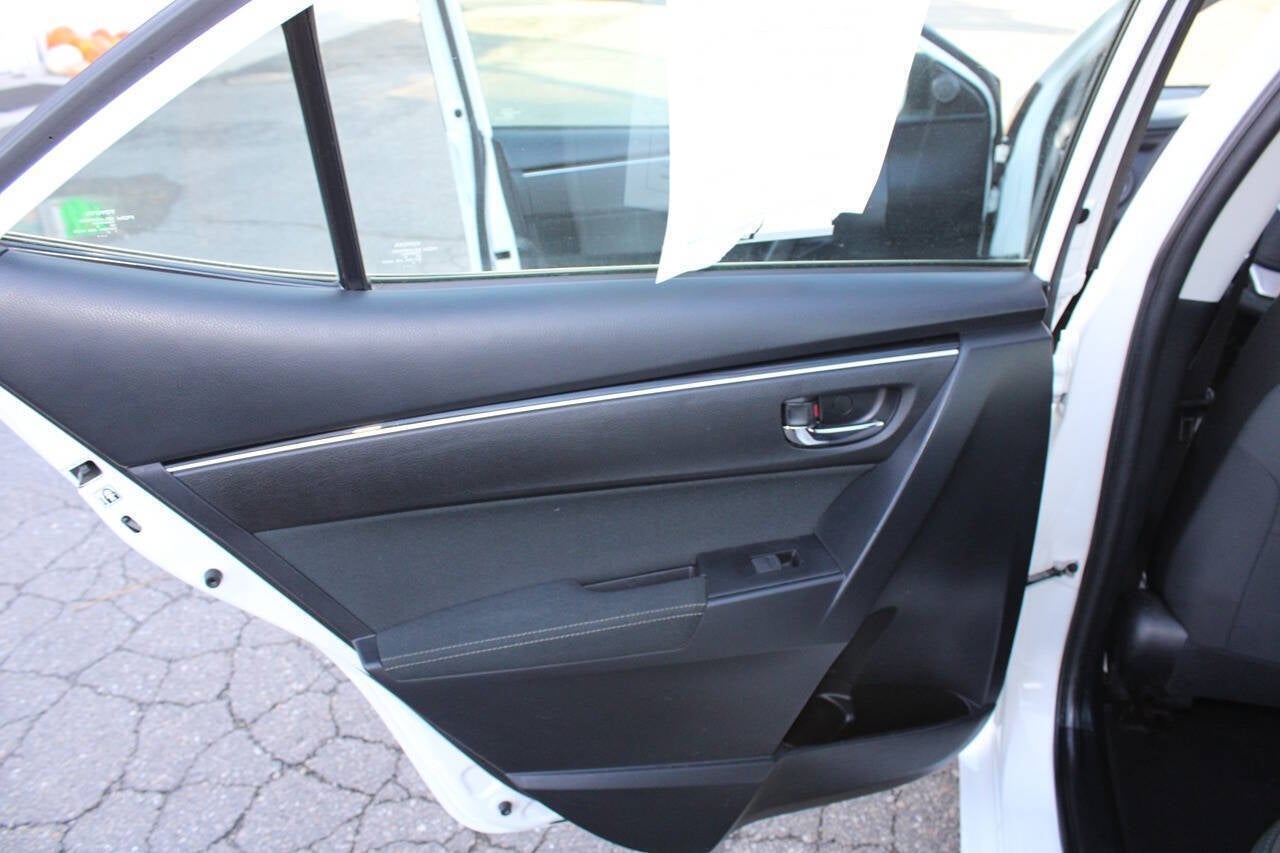 2018 Toyota Corolla LE 4dr Sedan