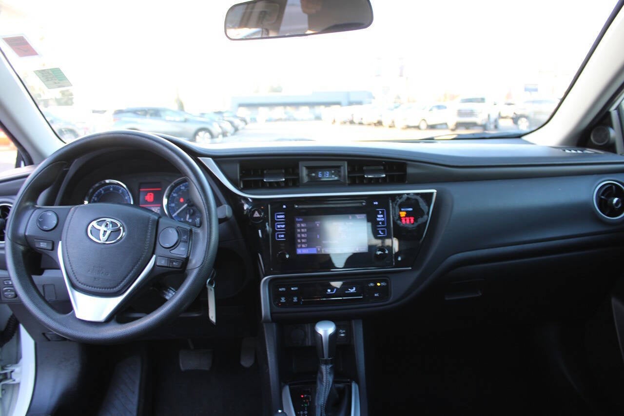 2018 Toyota Corolla LE 4dr Sedan