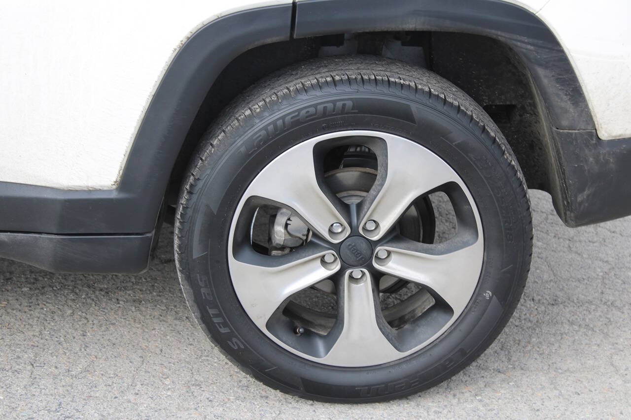 2017 Jeep Compass Latitude 4x4 4dr SUV (midyear release)