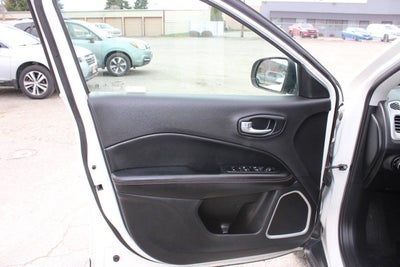 2017 Jeep Compass Latitude 4x4 4dr SUV (midyear release)