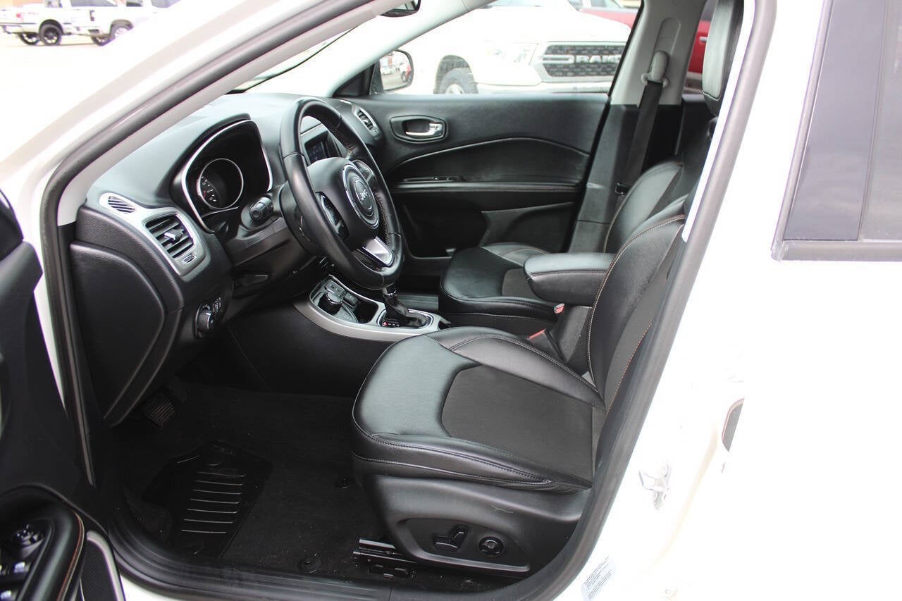 2017 Jeep Compass Latitude 4x4 4dr SUV (midyear release)