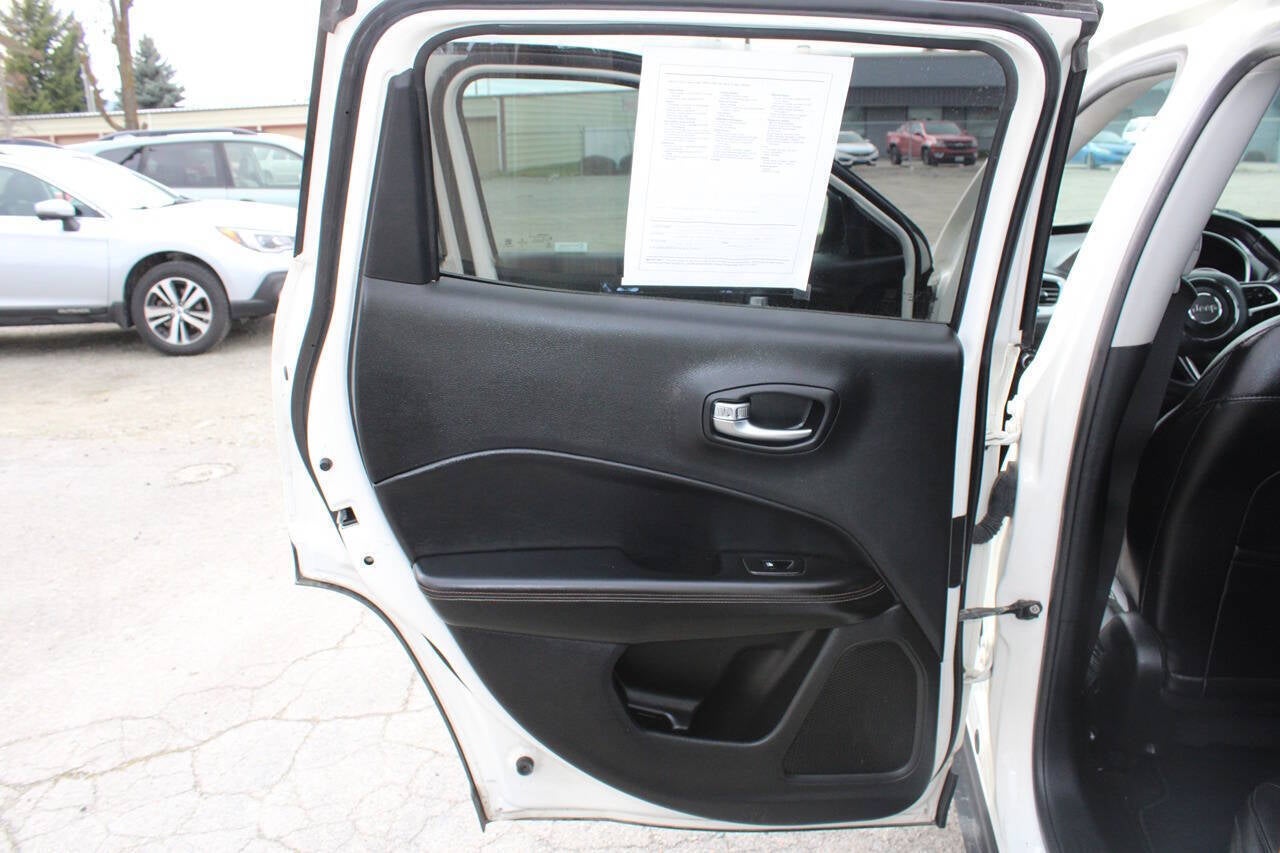 2017 Jeep Compass Latitude 4x4 4dr SUV (midyear release)