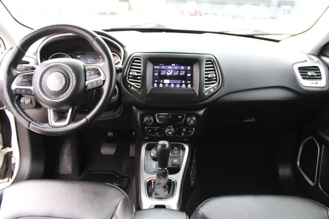 2017 Jeep Compass Latitude 4x4 4dr SUV (midyear release)