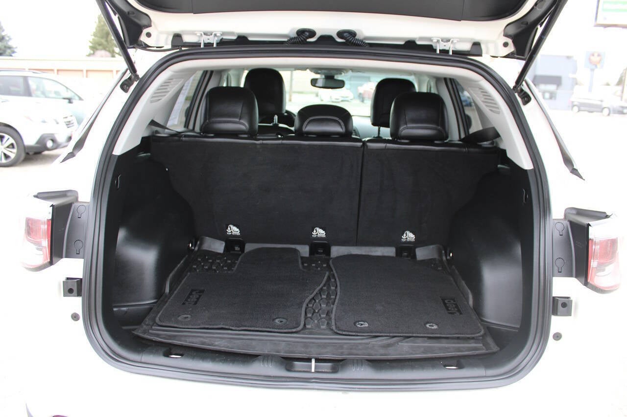 2017 Jeep Compass Latitude 4x4 4dr SUV (midyear release)