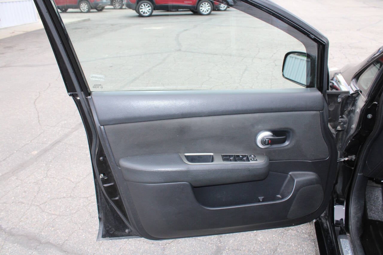 2012 Nissan Versa 1.8 SL 4dr Hatchback